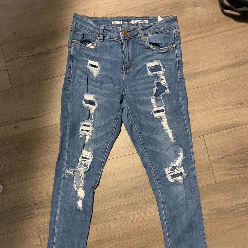 Urban behaviour Miami size 5 high rise ripped jeans